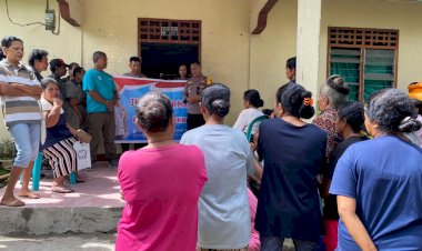 Kasat-Binmas-Polres-Sikka-Ajak-Masyarakat-Nita-Diskusikan-Masalah-Kamtibmas-dalam-Kegiatan-Jumat-Curhat