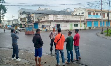 Unit-Kamsel-Sat-Lantas-Lakukan-Pembinaan-dan-Penyuluhan-di-Pertokoan-Maumere