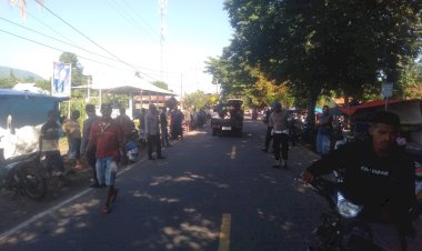 Pj-Kapolsek-Waigete-Pimpin-Patroli-dan-Pengaturan-Lalu-Lintas-di-Pasar-Waigete