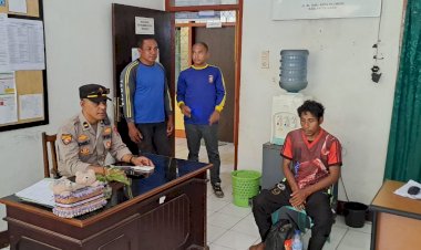 Peduli-kepada-Sesama,-Kanit-II-SPKT-Polres-Sikka-Antar-Orang-Terlantar-Ke-Kantor-Dinas-Sosial-Kab.Sikka