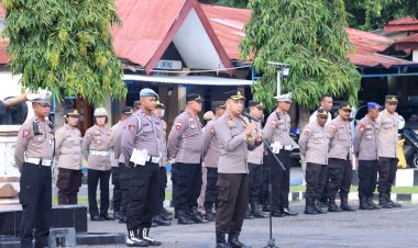 Wakapolres-Sikka-Pimpin-Apel-Jam-Pimpinan,-Ingatkan-Personil-Polres-Sikka-akan-Kepatuhan-dan-Disiplin