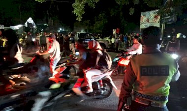 Polres-Sikka-Amankan-Konser-Epang-Gawang-Kris-Tomahu,-Runner-Up-X-Factor-Indonesia.