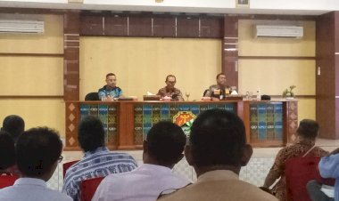 Bhabinkamtibmas-Kota-Uneng-Hadiri-Rapat-Koordinasi-Penanganan-Kebersihan-Lingkungan-dan-Ketertiban-Umum-di-Kecamatan-Alok.