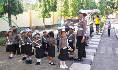 Unit-Kamsel-Sat-Lantas-Polres-Sikka-Laksananakan-Kegiatan-Polisi-Cilik-(Pocil)-di-TKK-Sang-Timur-Maumere