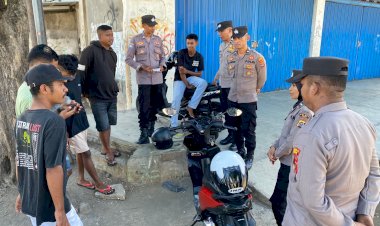 Himbauan-Kamtibmas-oleh-Sat-Binmas-Polres-Sikka-di-Pangkalan-Ojek-Kelurahan-Kota-Uneng