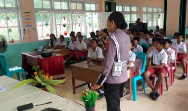 Polisi-Sahabat-Anak:-Edukasi-Keselamatan-Berlalu-Lintas-di-SDK-Maumere-II
