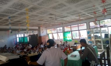 Polisi-Sahabat-Anak-:-Sat-Lantas-Berikan-Sosialisasi-Tata-Tertib-Berlalu-Lintas-di-SDI-Cinde-Kabor-II-Maumere