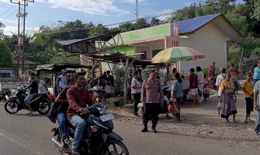 PATROLI-DAN-PENGATURAN-LALU-LINTAS-DI-PASAR-NEBE-DESA-NEBE-KEC.-TALIBURA-OLEH-PERSONIL-POLSUBSEKTOR-NEBE.