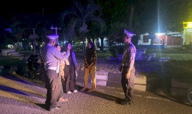 Patroli-Lampu-Biru-oleh-Satuan-Lalu-Lintas-Polres-Sikka,-Jamin-Keamanan-dan-Ketertiban-di-Kota-Maumere