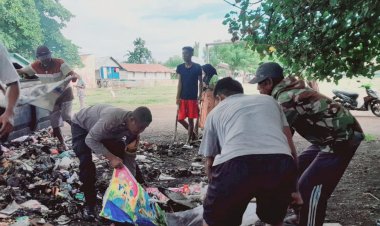 Bhabinkamtibmas-Kel.-Wuring-Bersama-Warga-Bersihkan-Lingkungan-Menyambut-Hari-Lingkungan-Hidup-Sedunia
