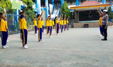 Unit-Kamsel-Laksanakan-Dikmas-Lantas-'PKS'-Bersama-Siswa-SMPN-1-Maumere