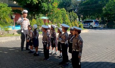 Unit-Kamsel-Sat-Lantas-Polres-Sikka-Laksanakan-kegiatan-Polisi-Cilik-(Pocil)-di-TKK-Sang-Timur-Maumere