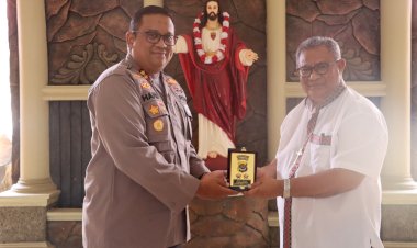 Kunjungan-Silaturahmi-Kapolres-Sikka-ke-Bapa-Uskup-Maumere