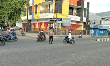 Polres-Sikka-Pastikan-Kelancaran-Lalu-Lintas-Pagi-dengan-Pengaturan-di-Titik-Strategis