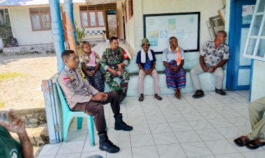 Bhabinkamtibmas-Polsek-Lela,-Aipda-Rofinus-Feko-melakukan-Giat-Sambang