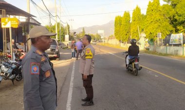 Kegiatan-Bhabinkamtibmas-di-Pasar-Waipare-Berjalan-Lancar,-Warga-Apresiasi-Tindakan-Preventif