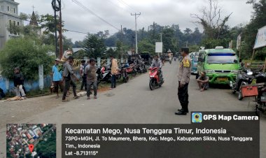 Personil-Polsubsektor-Lekebai-melaksanakan-patroli-dan-Pengaturan-Kegiatan-Pasar-Tradisional-Di-Wilayah-Hukum-Polsek-Paga,-Polres-Sikka