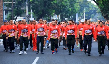 Kapolri-Buka-Bhayangkara-Fun-Walk-2024:-Bersama-Bergerak-untuk-Persatuan