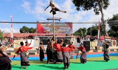 Karnaval-Kreasi-Budaya-Meriahkan-Hari-Bhayangkara-ke-78-di-Polres-Sikka
