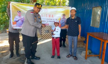 Kapolres-Sikka-Pimpin-Penanaman-Mangrove-dan-Serahkan-Beasiswa-dalam-Rangka-HUT-Bhayangkara-Ke-78