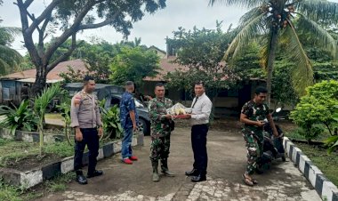 Sinergi-TNI-dan-Polri-Semakin-Kokoh,-Danramil-1603-01/Alok-Sambangi-Polsek-Nita-pada-Hari-Bhayangkara-ke-78