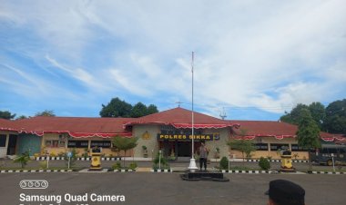 Semarak-Hari-Bhayangkara-ke-78:-Kapolres-Sikka-Pimpin-Apel-dan-Undang-Personel-untuk-Makan-Bersama