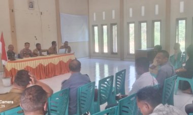 KAPOLSEK-WAIGETE-HADIRI-KEGIATAN-RAPAT-PERSIAPAN-PERAYAAN-HUT-PROKLAMASI-KEMERDEKAAN-RI-KE-79-TAHUN-2024-TINGKAT-KEC.-WAIGETE