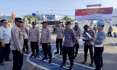 Polres-Sikka-Gelar-Apel-Fungsi-Personil-oleh-Masing-Masing-Kasatker-dengan-Pengecekan-oleh-Provos