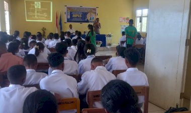 KEGIATAN-PENYULUHAN-/-SOSIALISASI-NARKOBA-DAN-MIRAS-DALAM-RANGKA-MASA-PENGENALAN-LINGKUNGAN-SEKOLAH-(MLS)-DI-SMA-NEGERI-1-WAIGETE