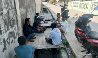 Sambang-Warga,-Bhabinkamtibmas-Polsek-Paga-Duduk-Bersama-Warga-Binaan
