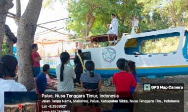 Bhabinkamtibmas-Kecamatan-Palue-Hadiri-Pemberkatan-Kapal-Motor-