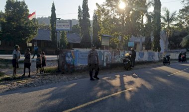 STRONG-POINT,-AIPTU-SADRIYANTO-LAKSANAKAN-PENGATURAN-LALU-LINTAS-DI-SD-BLAWUK