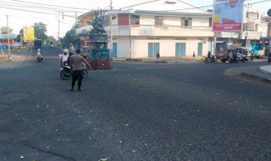 Strong-Point,-Personil-Polres-Sikka-Melayani-Masyarakat