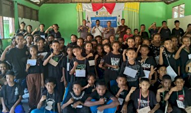 POLSEK-WAIGETE-LAKSANAKAN-PENYULUHAN-/-SOSIALISASI-NARKOBA-DAN-MIRAS-DALAM-RANGKA-MASA-PENGENALAN-LINGKUNGAN-SEKOLAH-(MLS)-DI-SMP-NEGERI-1-TALIBURA.