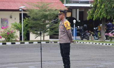 Kabag-Ops-Berikan-Arahan-Kepada-Personil-Polres-Sikka-Usai-Kegiatan-Apel-Fungsi
