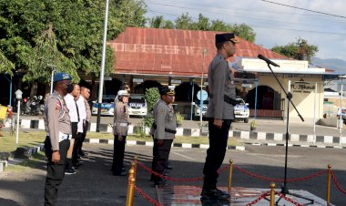 Wakapolres-Sikka-Pimpin-Upacara-Korp-Raport-Kenaikan-Pangkat-Pengabdian-Perwira-Polres-Sikka