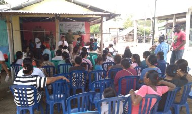 Aipda-Hironimus-T.W.-Bhabinkamtibmas-Kel.-Kota-Unemg-Monitoring-Kegiatan-Bakti-Sosial-Alumni-Spater-Maumere-di-Kampung-Garam,-Kelurahan-Kota-Uneng