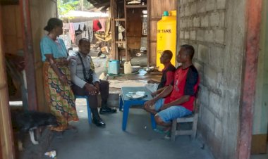 Sambang-Warga,-Bhabinkamtibmas-Polsek-Nita-Duduk-Bersama-Warga-Binaan