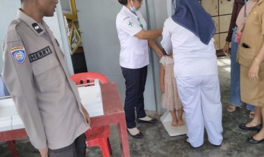 Monitoring-Kegiatan-Posyandu,-Bhabinkamtibmas-Polsek-Alok-Sampaikan-Himbauan