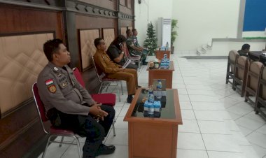 Polres-Sikka-Hadiri-Rapat-Paripurna-DPRD-Bahas-KUA-PPAS-APBD-2024