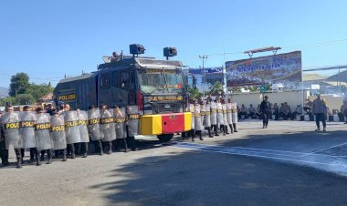 Pelatihan-Sispamkota-dalam-Rangka-Operasi-Mantap-Praja-2024-dilapangan-Tembak--Brimob-Den-B-Pelopor-Berlangsung-Lancar