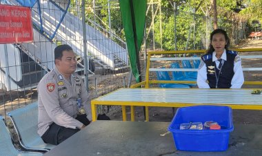 Personil-KP3-Udara-bersama-Otoritas-Keamanan-Bandara-Melaksanakan-Pengamanan-Bandara-Frans-Seda-dan-Memberikan-Update-Penerbangan