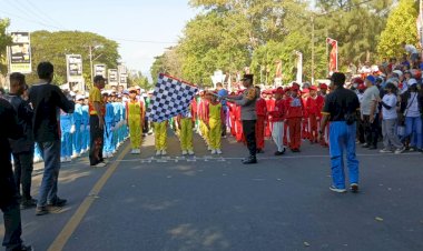 Pengamanan-Lomba-Gerak-Jalan-SD-Se-Kabupaten-Sikka-Meriahkan-HUT-RI-ke-79