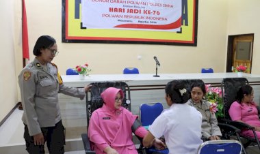 Polwan-Polres-Sikka-Gelar-Bakti-Religi-dan-Donor-Darah-untuk-Peringati-HUT-ke-76,-Semarakkan-Kebersamaan-dan-Kepedulian-Sosial