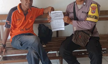 BABINKAMTIBMAS-KECAMATAN-PALUE-MEMBAGIKAN-HIMBAUAN-KAPOLRES-SIKKA-KEPADA-WARGA