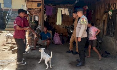 BHABINKAMTIBMAS-POLSEK-PAGA-DAMPINGI-TIM-VAKSINATOR-RABIES-KAB.SIKKA