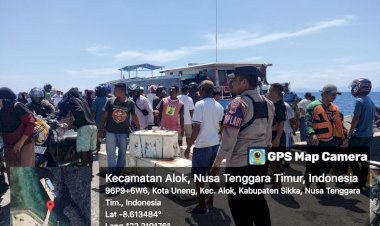 PATROLI-JAGA-KEAMANAN-AREAL-PELABUHAN-MENJELANG-PEMILUKADA-SERENTAK-OLEH-KP3-LAUT-MAUMERE