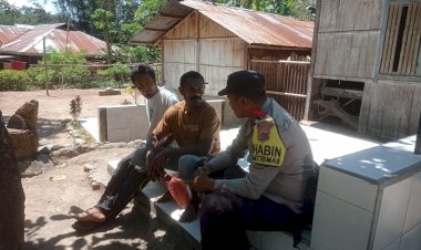 Gelar-Patroli-dan-Sambang-:-Bhabinkamtibmas-Desa-Dobo-Tingkatkan-Keamanan