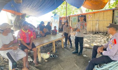 SAT-BINMAS-POLRES-SIKKA-LAKSANAKAN-KEGIATAN-HIMBAUAN-KAMTIBMAS-KEPADA-WARGA-SIKKA