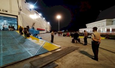 PENGAMANAN-KEDATANGAN-DAN-KEBERANGKATAN-KAPAL-OLEH-PERSONIL-KPPP-LAUT,-POLRES-SIKKA.